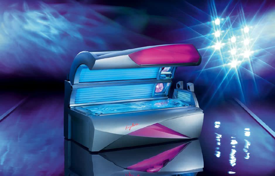Solarium Ergoline con coperchio aperto e luci rosa e viola