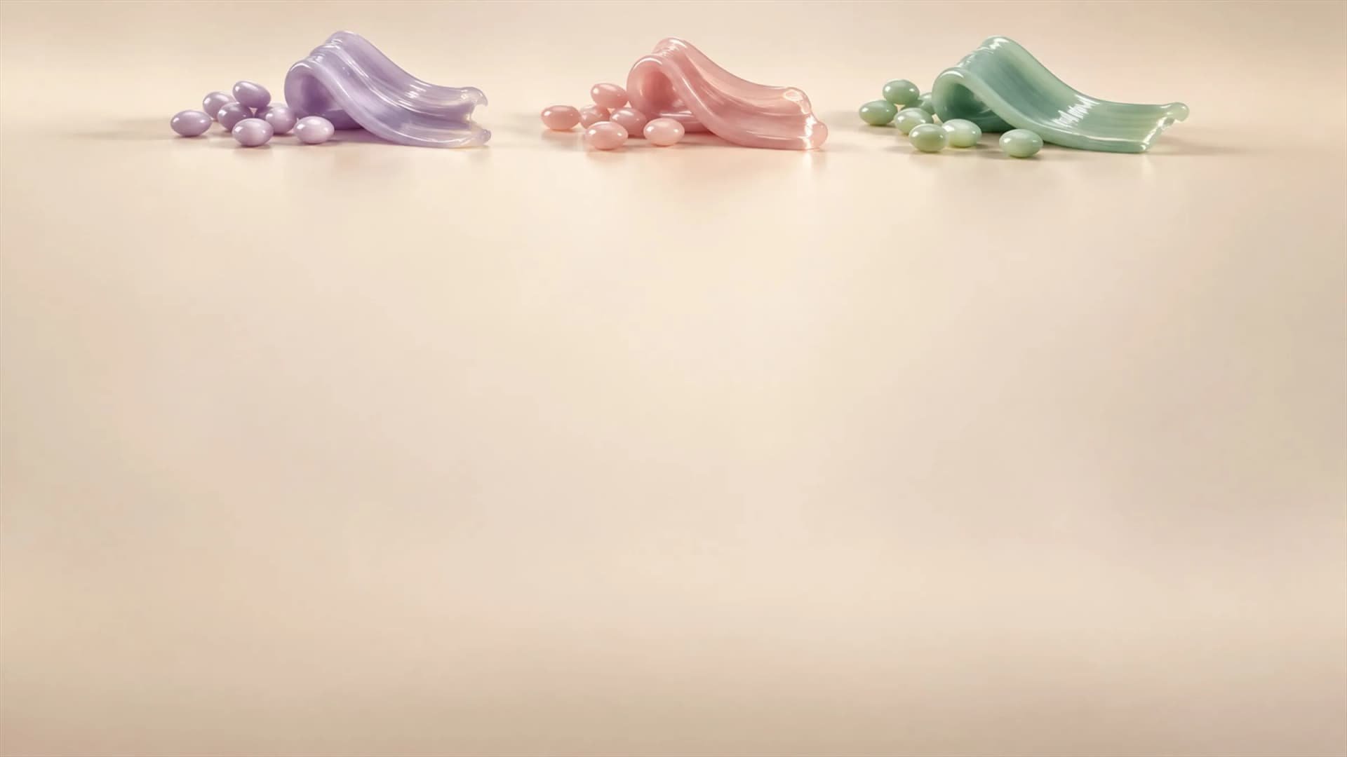 Tre cere brasiliane Bubble Pearls (lilla, rosa e verde salvia) con le loro perle, su fondo color crema